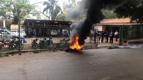 Intendente de CDE desvincula a todos los agentes de tránsito - Nacionales - ABC Color