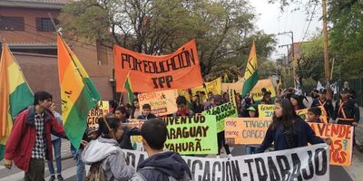 Paraguay Pyahurã marcha por “Tierra, educación y trabajo”