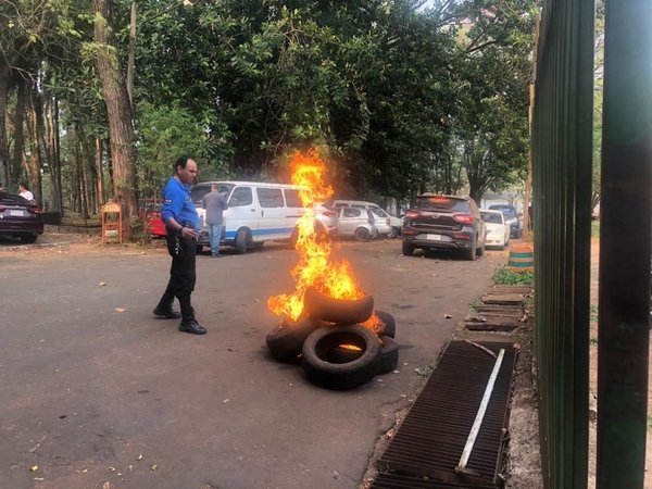 Intendente de CDE despidió a todos los policías de tránsito - ADN Paraguayo