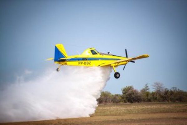 Ejecutivo acompaña de cerca los trabajos de combate a incendios forestales y no descarta solicitar más aviones hidrantes