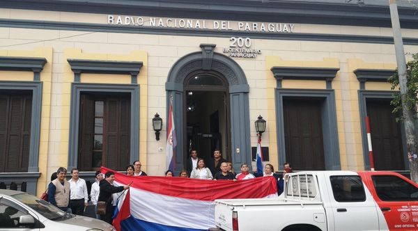 Peralta Vierci tiene preferidos y marginados en Mitic, acusan: los últimos marchan y piden mejorar sueldos - ADN Paraguayo