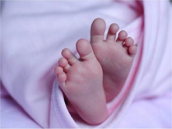 Bacterias intestinales de bebés se ven afectadas por el tipo de parto