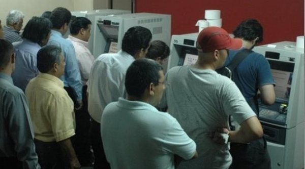 Universidad adelanta hasta el 50% del aguinaldo en forma opcional para dinamizar el consumo