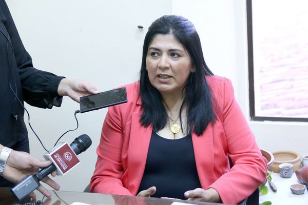 Diputada dice que Stroesner y Cartes son los "mayores constructores del Paraguay"