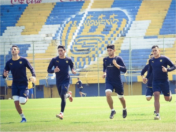 Hugo Centurión mete mano en el equipo