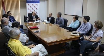 Productores e industriales avícolas apoyan la lucha anticontrabando