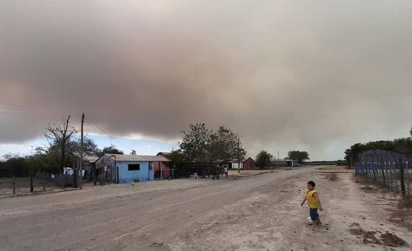 HOY / Fuego arrasa 240.000 Has, sopla norte y empeora y Abdo duda si declara emergencia