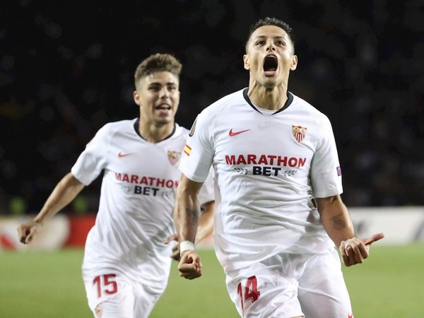 Chicharito, feliz por su estreno goleador "en una competición muy especial"