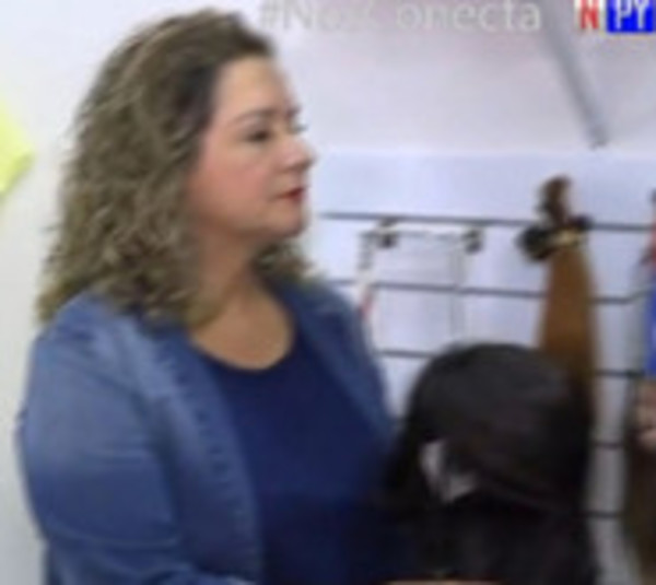 Doña confecciona pelucas para niñas con cáncer - Paraguay.com