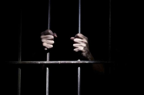 Condenan a 29 años de cárcel a padrastro que abusó y torturó a niña