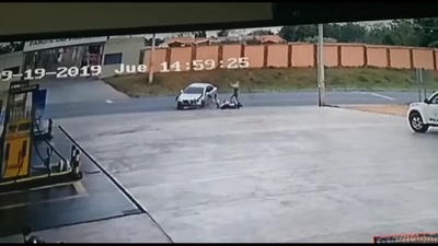 Motociclista se salva de milagro en brutal accidente en Itá » Ñanduti