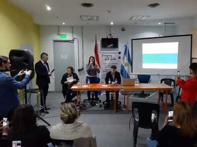 Consulado capacita a paraguayos migrantes en Buenos Aires para apertura de cuentas bancarias | .::Agencia IP::.