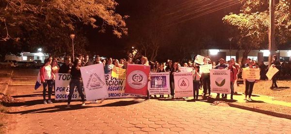 Manifestación universitaria en Ayolas - Nacionales - ABC Color