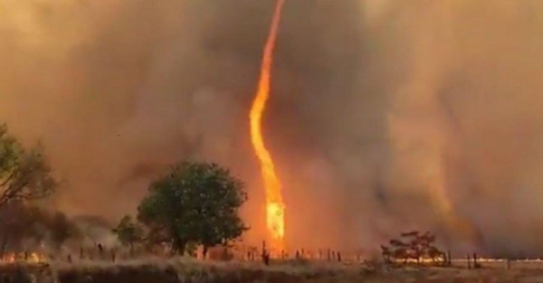 ¡Pánico por tornados de fuego!