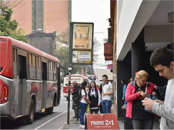 La falta de paradas definidas son una trampa mortal para  pasajeros