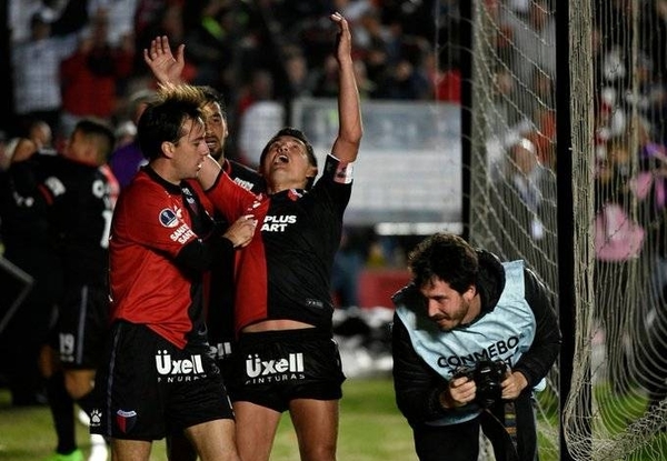 HOY / Colón logra una esforzada ventaja ante Atlético Mineiro