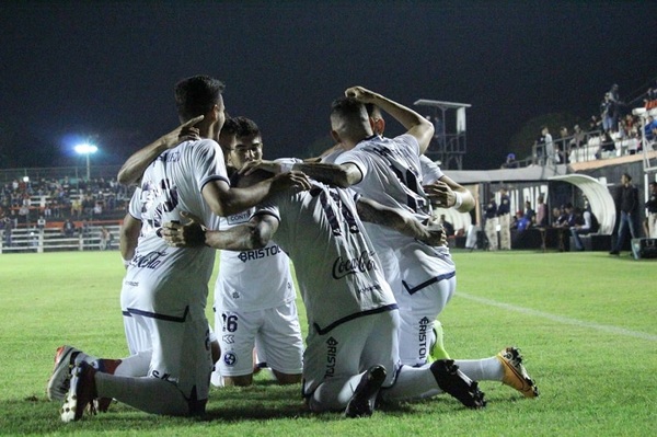Sol clasifica a cuartos de final tras vencer a Atyrá FC