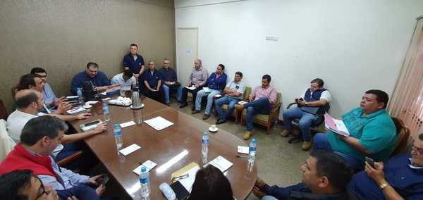 Con improvisaciones, funcionarios públicos hablan de solución al problema fronterizo