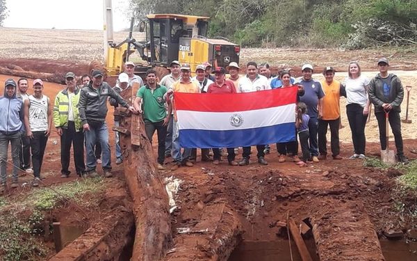 Celebran construcción de puente en Raúl Peña