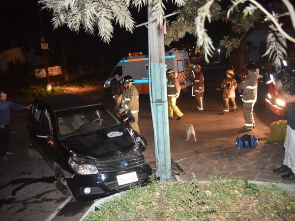 Salió a comprar pañal y chocó contra una columna