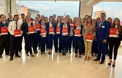 Capacitan en liderazgo a funcionarios de la DRA