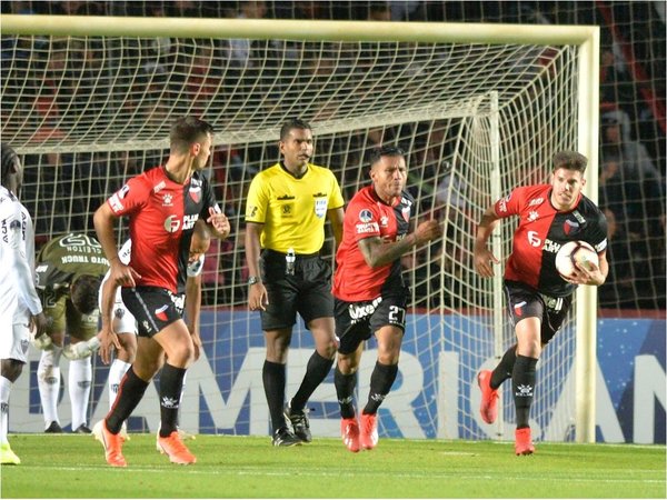 Colón una mínima ventaja ante Atlético Mineiro