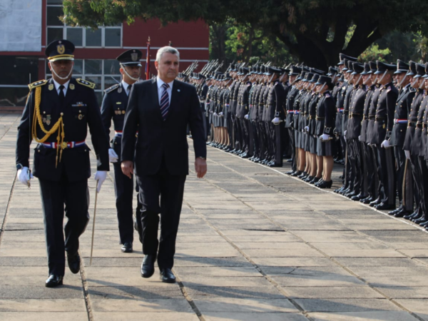 Ministro del Interior descarta que suboficiales salgan a las calles con poca preparación