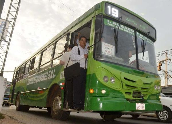 Choferes desconectan sistema de seguridad de puertas, afirma empresario - Nacionales - ABC Color