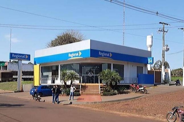 HOY / Guardia frustró intento de asalto a Banco Regional de Itapúa