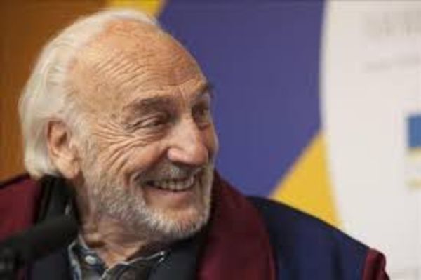 Héctor Alterio cumple 90 años incombustible  - Gente - ABC Color