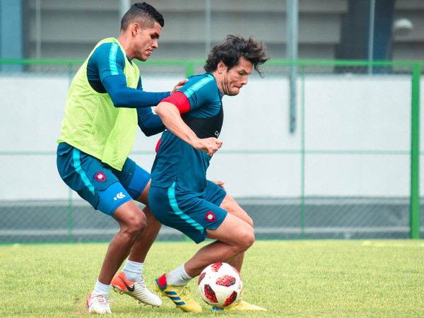 Russo prepara algunas modificaciones para el juego contra Luqueño