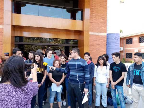 Estudiantes secundarios y universitarios anuncian movilización permanente » Ñanduti
