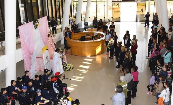 La Virgen del Rosario visita la Municipalidad de Luque •