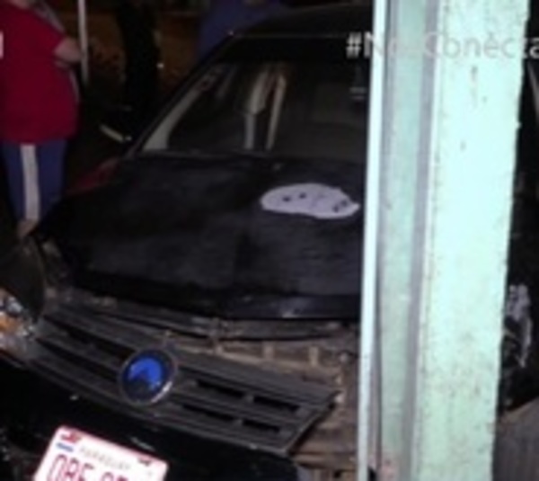 Se quedó dormido al volante e impactó contra una columna - Paraguay.com