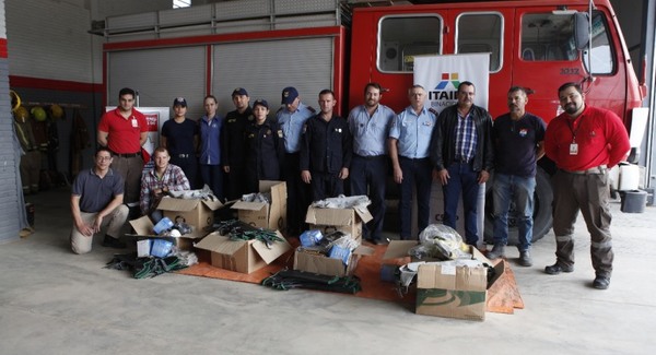 ITAIPU entregó equipos para combate de incendios forestales a bomberos del Chaco