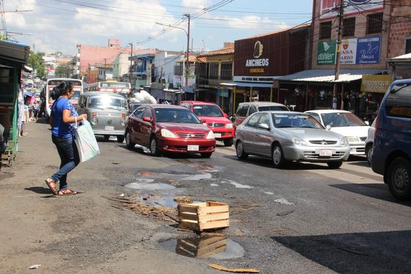 Trasladarán caños de Essap para evitar futuros baches en Asunción