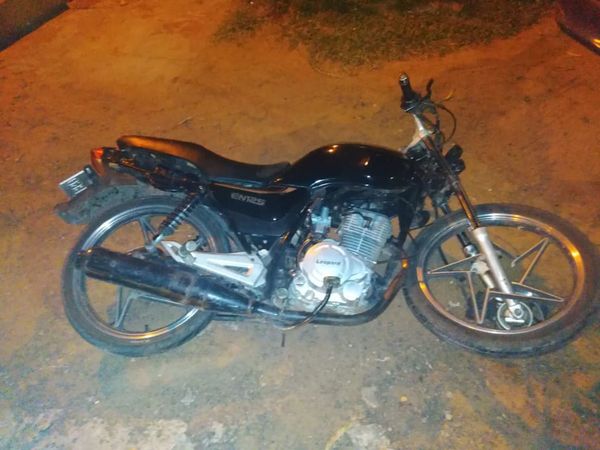 Condenan a dos hombres por robar una motocicleta