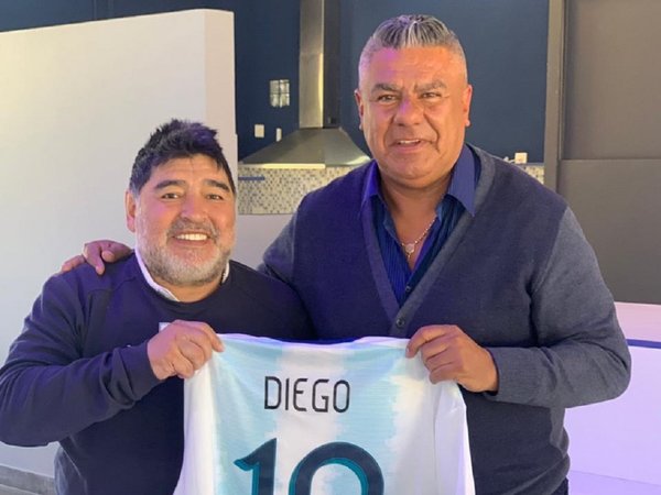 Chiqui Tapia visita a Maradona en las instalaciones de Gimnasia