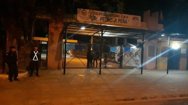 Toma de colegio en Cnel. Oviedo y exigen destitución de director - Nacionales - ABC Color