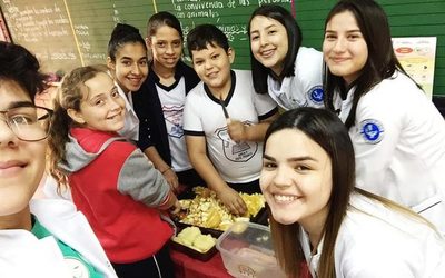 Instruyen a alumnos sobre importancia de alimentación saludable