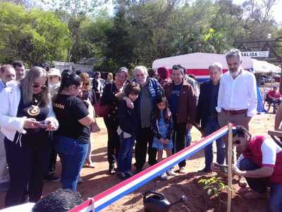 Paseo de los lapachos: “El mensaje es plantar conciencia” » Ñanduti