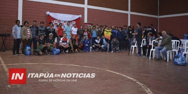 ENTREGAN ATUENDOS A CLUBES DEPORTIVOS DE SAN JUAN DEL PNÁ.