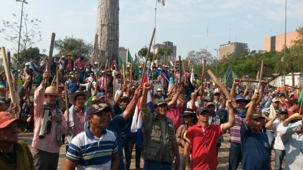 HOY / Obreros, campesinos y nativos  piden presupuesto social y bajan  pulgar a militarizar la seguridad