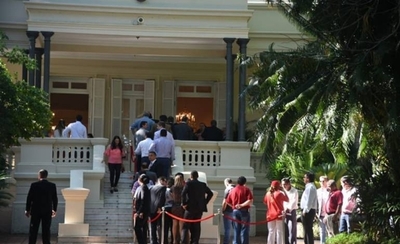HOY / Salón fiestero (¿o PC?) de G.  3.700 millones en Mburuvicha   roga: lo obligaron a abortar
