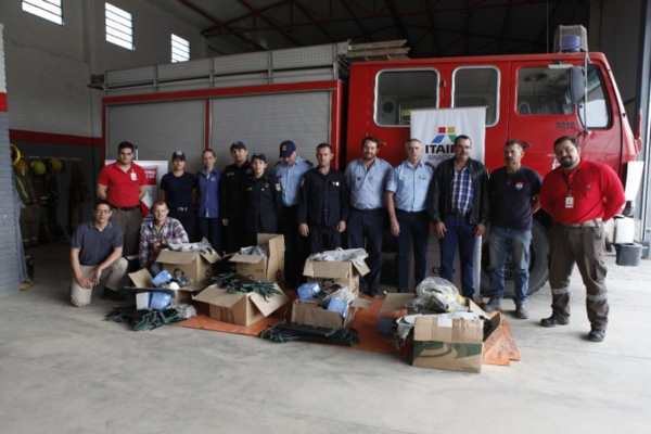 Entregan a bomberos equipos para combatir incendios forestales