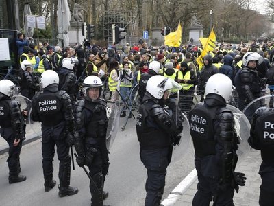 Más de 160 detenidos en nueva protesta de los "chalecos amarillos"