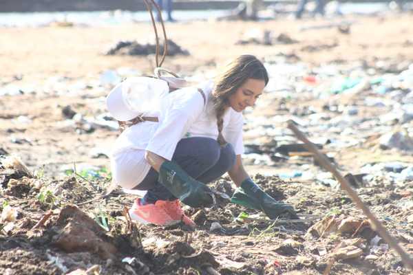 Una gran cantidad de voluntarios limpiaron la bahía de Asunción | .::Agencia IP::.