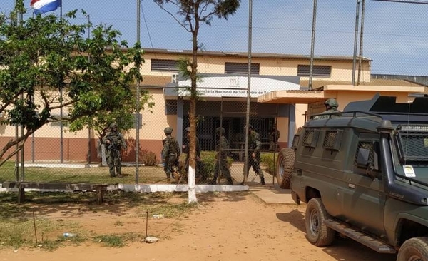 HOY / Autorizan utilización de blindados y personal militar para custodiar cárceles