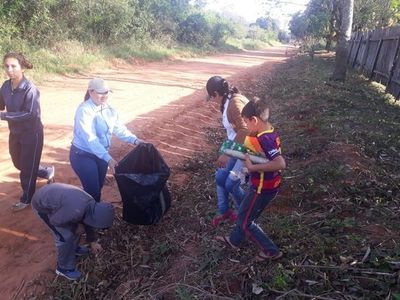 Jóvenes limpian calles por el Día de la Juventud - Nacionales - ABC Color