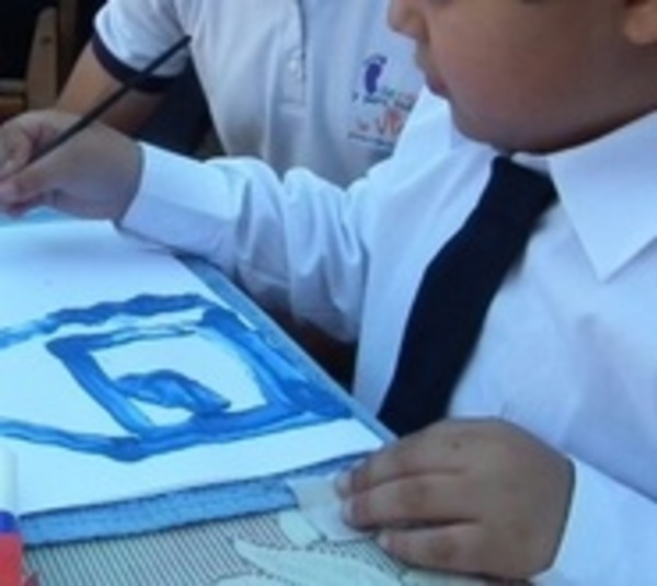 Policía paga útiles robados de un estudiante que quiso hacer su tarea - Paraguay.com